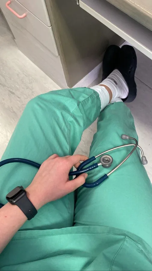 Ảnh bài Blog Hoa Hồng Xanh Lúc Ba Giờ Sáng